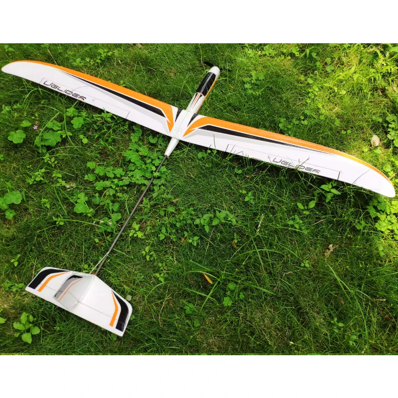 Détail du moteur 2208 monté sur le planeur RC UGLDER 300g, version KIT