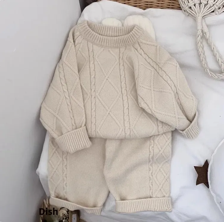 Knitted suit beige