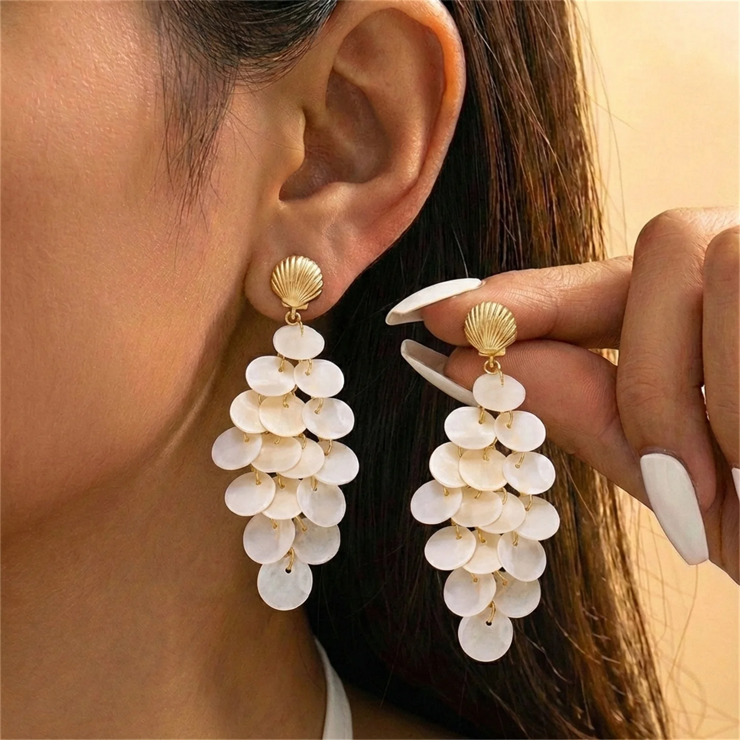 Exquisite weiße runde Muschel-Quasten-Ohrringe für Damen – Sommerlicher Ozean-Stil mit Seestern und Jakobsmuschel – Ästhetischer Partyschmuck – Detail 1