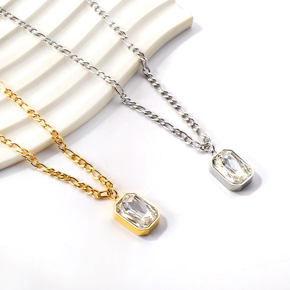 Collana in acciaio inox con ciondolo foglia e coccinella in porcell