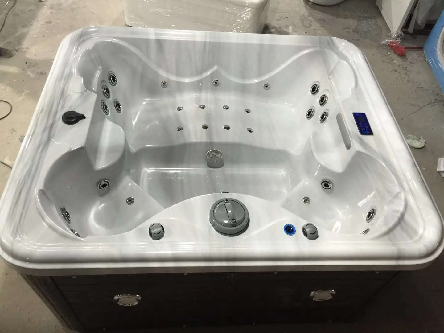 Description Picture 2 of item2100X1800X850mm 4 people Swimming Pool whirlpool Bathtub Acrylic Hydromassage Surfing Massage SPA 001