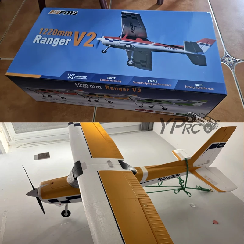 Planeur RC avec flotteur rouge, flottant sur un lac calme, reflet dans l'eau.