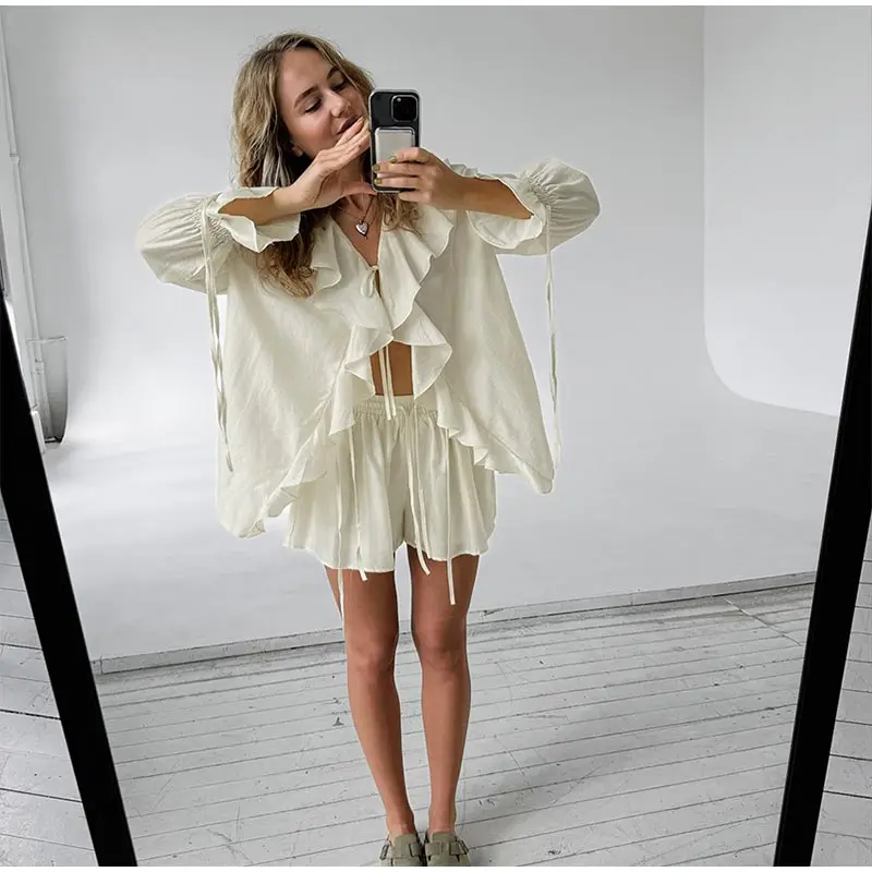 Conjunto de 2 piezas de pantalones cortos holgados con volantes para mujer, cuello en V, camisas caladas, pantalones cortos de pierna ancha, traje blanco para primavera y verano 2025.