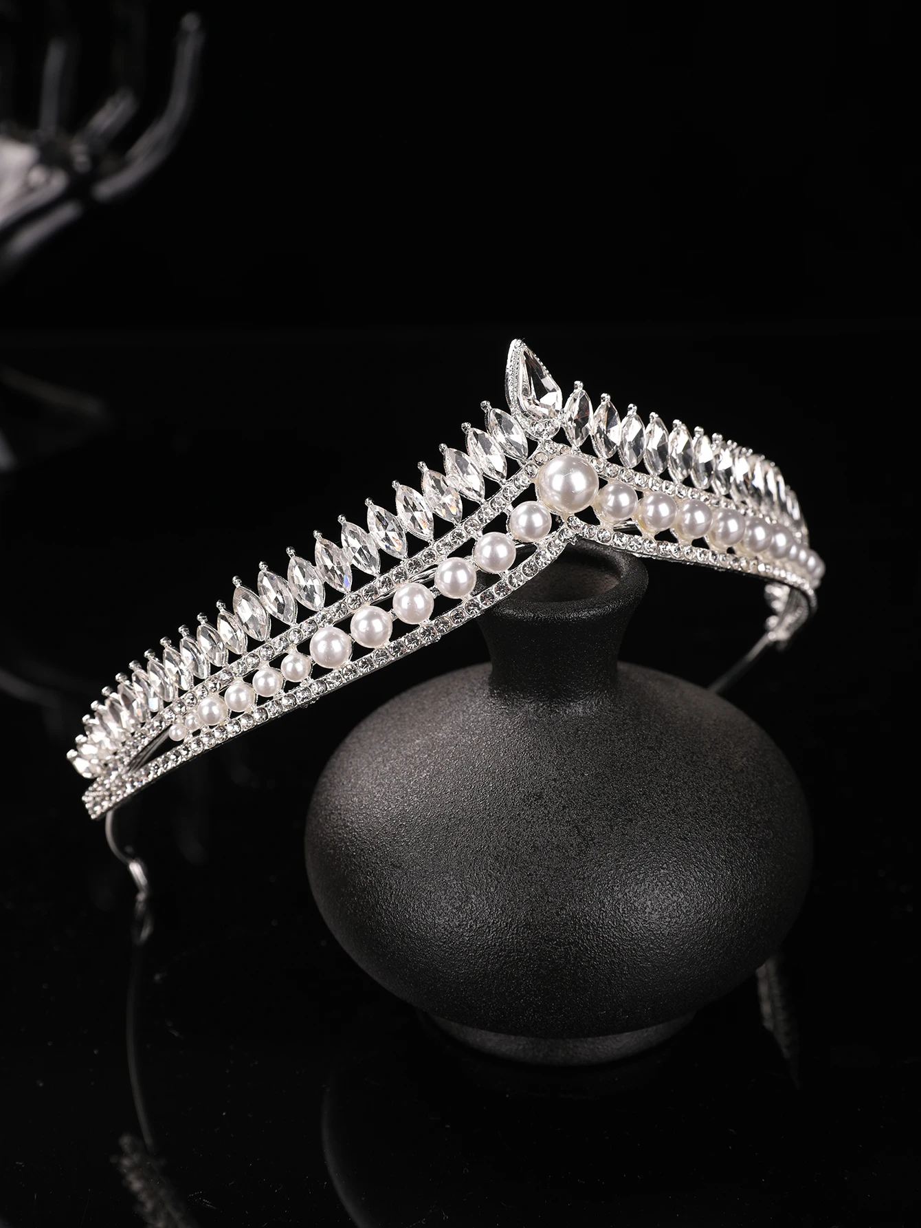 Perlen- und Strass-Brautkrone im Europäischen Palast-Stil, Luxuriöses Haaraccessoire für Hochzeiten und Festlichkeiten – Detail 9