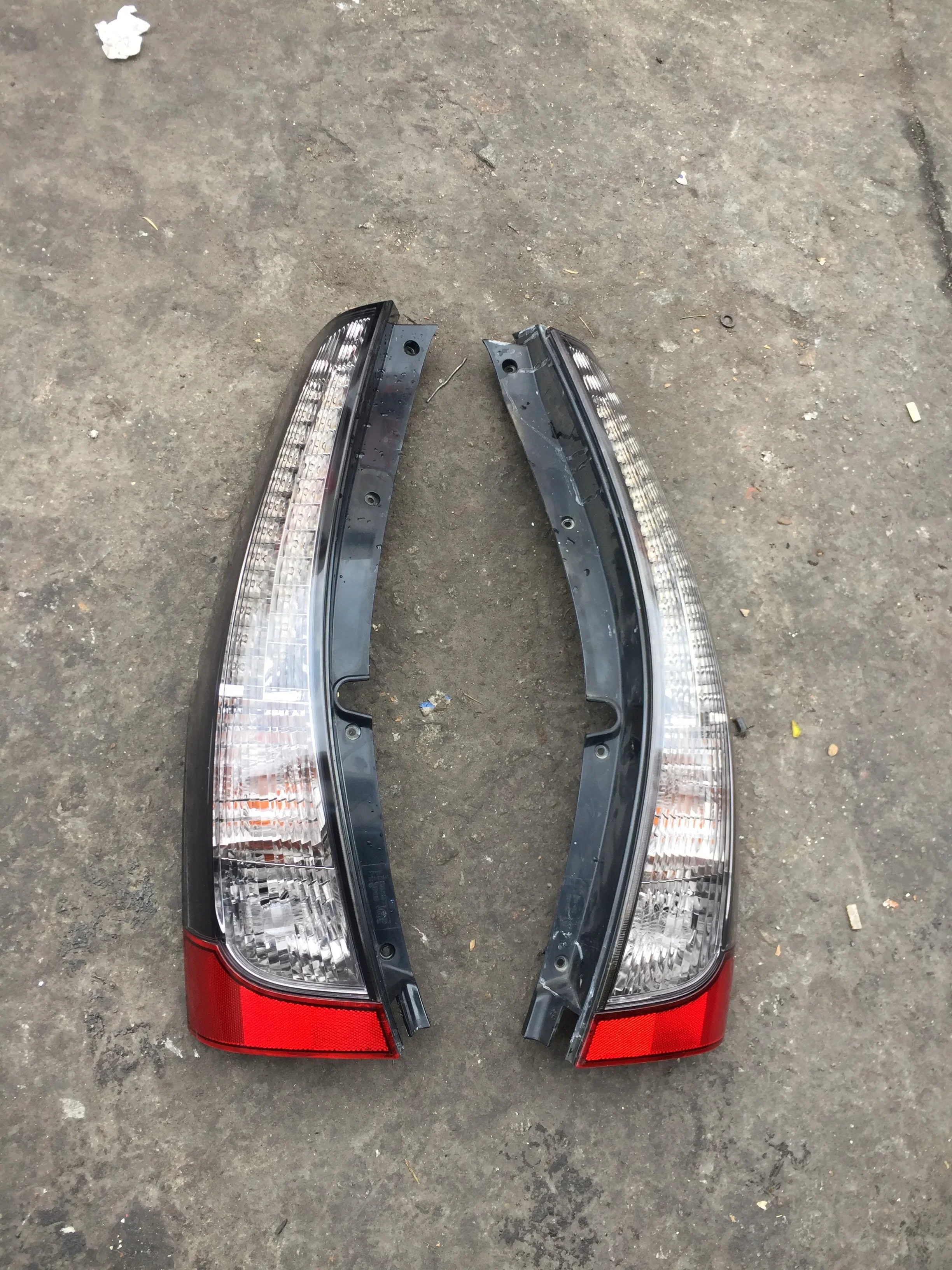 Fanale posteriore a LED per auto Fanale posteriore per Mitsubishi Grandis Freno Guida Lampada di retromarcia Indicatore di direzione - immagine 2