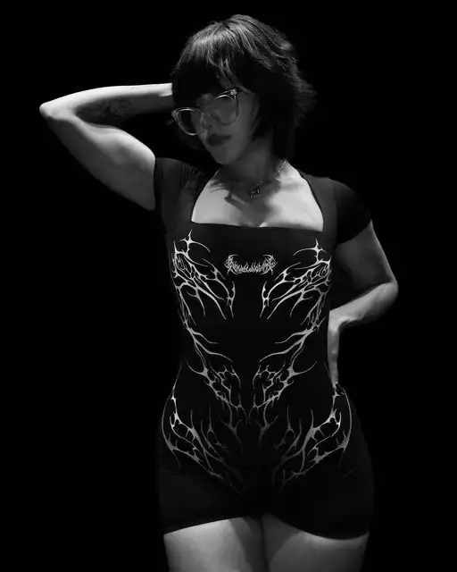 Breathedivinity - Vêtements une pièce de marque de fitness et de sport pour femmes 1