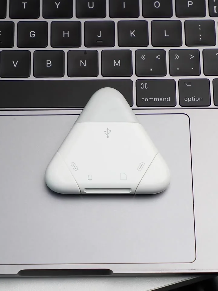 Lettore Schede SD per iPhone iPad, USB C Lightning Adattatore Scheda SD per SD/Micro SD, Adattatore SD per iPhone, Lettore Schede Macchina Fotografica per iPhone 17/16/15/iPad/MacBook/Tablet