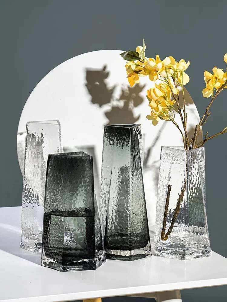 

Креативная треугольная стеклянная ваза с холодным узором, Женская Роскошная Настольная Ваза в европейском стиле для кафе, гостиной с высушенными цветами