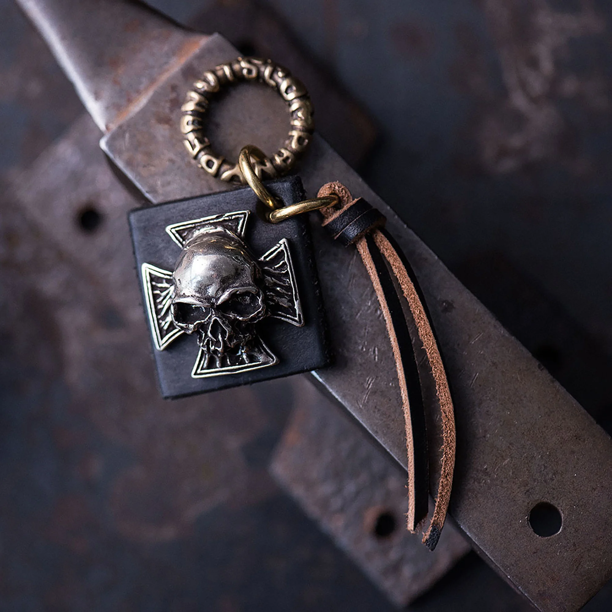 

Handmade Skull Keychains, Cupronickel Key Chain, Vintage Motorcycle Keyfob, Pendant Accessory, American Casual Wear, King Ring