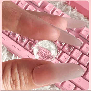 64 strumenti per la protezione delle dita lunghe, tasti in silicone trasparente con adesivi 3D, che offrono una protezione chiara e confortevole per le dita lunghe.