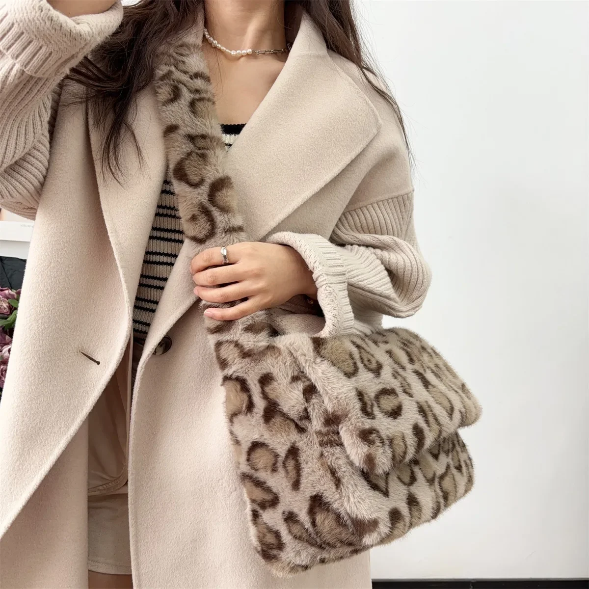 Fashion Leopard Crossbody Bag Winter Soft Plush Shoulder Bag Animal Printed Faux Fur Bags for Women 2025 Square Shopper Tote New