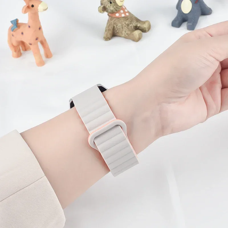 Premium Magnetic Loop Silicone Link Bracelet - Universal 20mm/22mm Strap