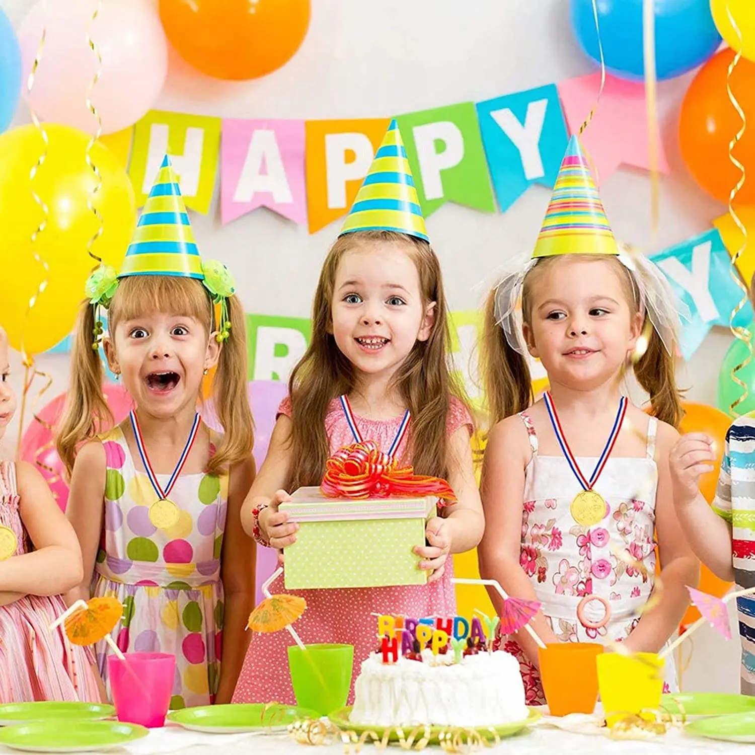 Дети праздник. The birthday party. Человек праздник. С днём рождения ребёнку. Стол на день рождения.