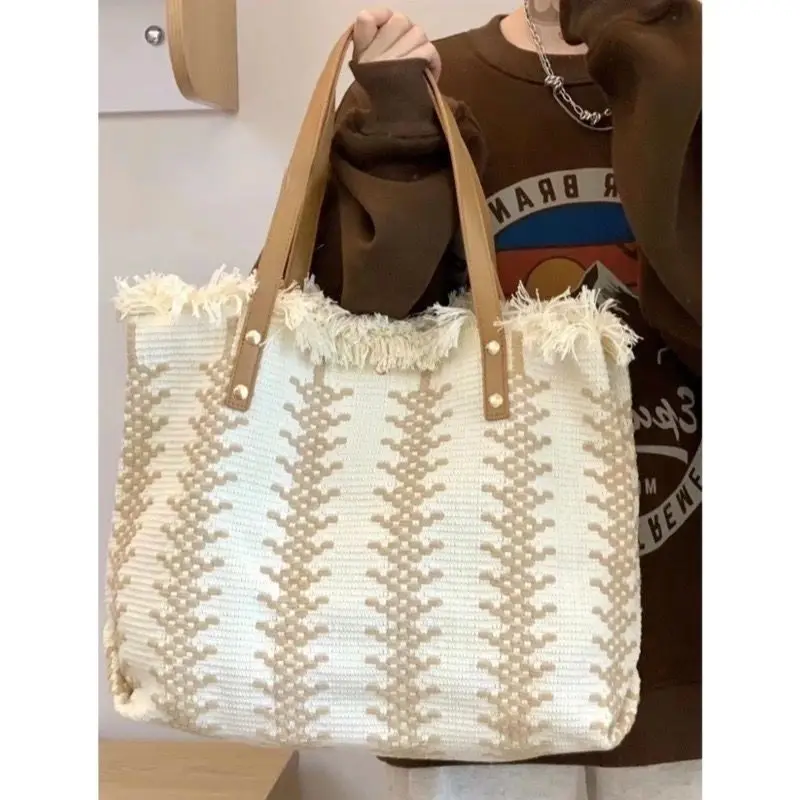 

Canvas Tote Commuter Bag New Summer Fashionable and Fashionable Large Capacity Tassel Weaving Bag Women's One Shoulder Handbag