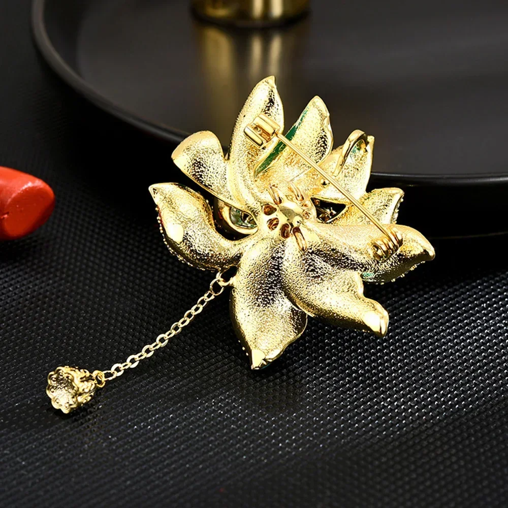 Elegant Enamel Lotus Tassel Pearl Brooch for Women Exquisite High Quality Flower Botanical Badge Jewelry Birthday Party Gift