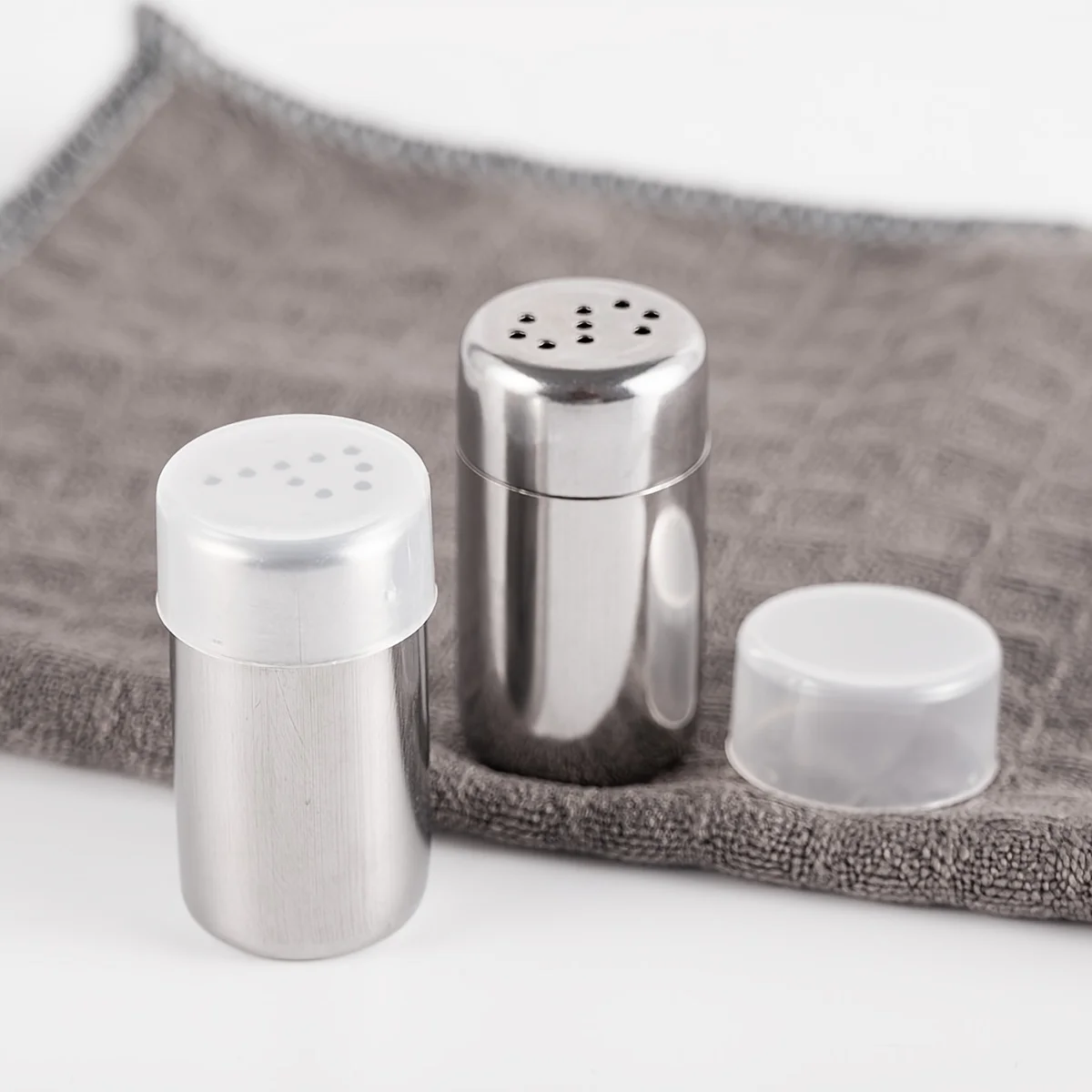 2pcs, Stainless Steel Mini Spice Jars, Portable Outdoor Salt and Pepper Shakers