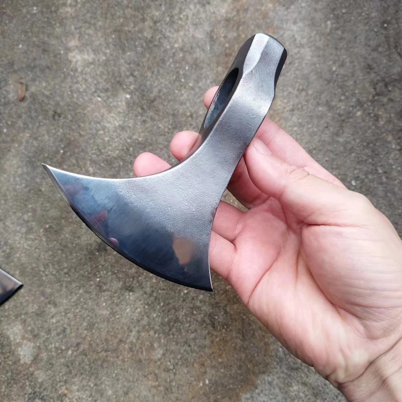 

Hand forging hand axe high carbon steel woodworking axe outdoor wood chopping wood chopping axe household bone chopping axe