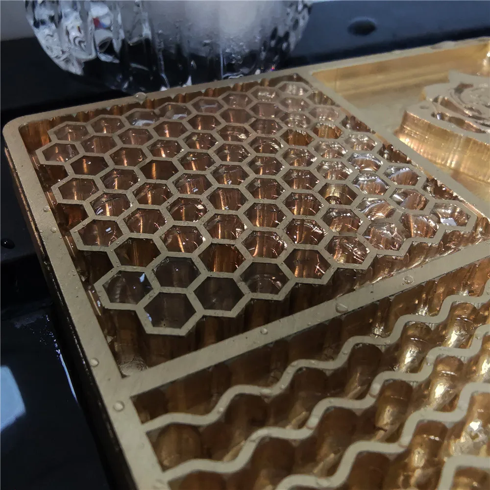 https://ae01.alicdn.com/kf/S4d255d8d2da24ec1bf62ef1665d0d578f/Bar-Ice-Stamp-Brass-Ice-Plate-Honeycomb-Ice-Mold-Branding-DIY-Cocktails-Whiskey-Ice-Printing-Stamping.jpg