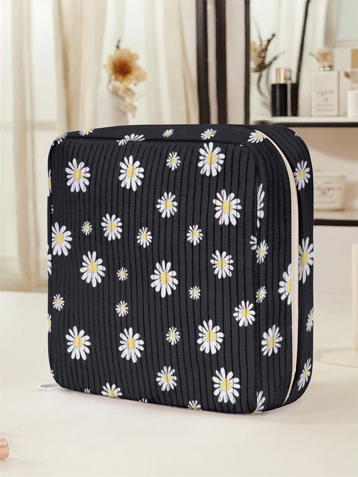 Daisy pattern printed sanitary napkin storage bag, women's lightweight tissue bag, sanitary tissue bag
