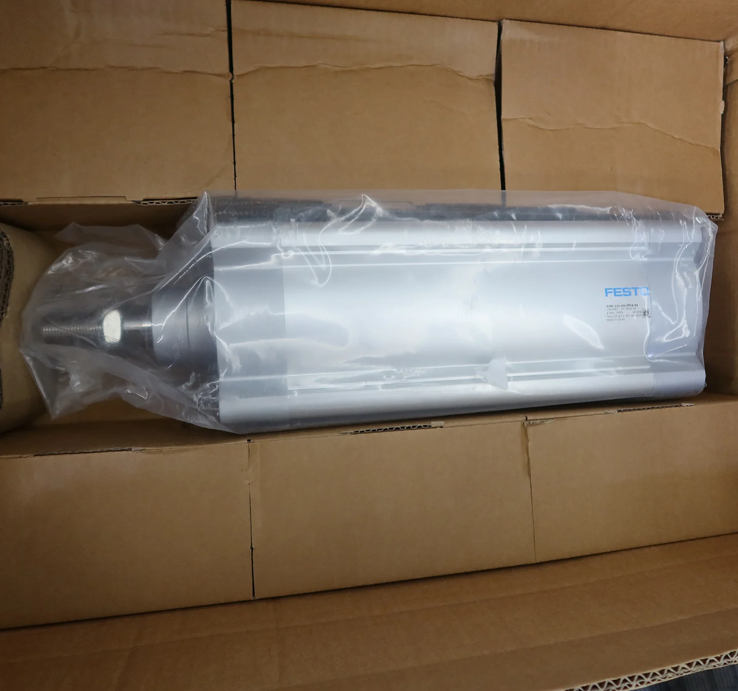 

Бесплатная доставка, стеклянный цилиндр FESTO DSBC-125-200-PPVA-N3 1804963 ISO