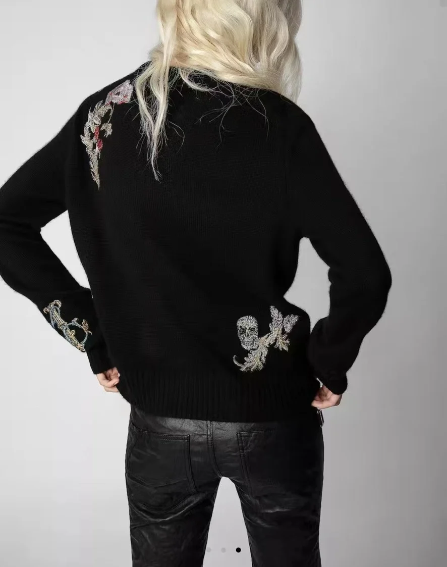 

ZV new round neck letter flower temperament commuter cashmere pullover sweater