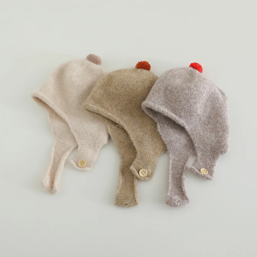 Baby Herbst Winter Gestrickte Warme Mütze 48-50 cm Mit Pom Pom Ohrenklappe Winddicht Beanie Hüte Neugeborenen kappe Weiche Nette Kalte Kappen – Detail 5