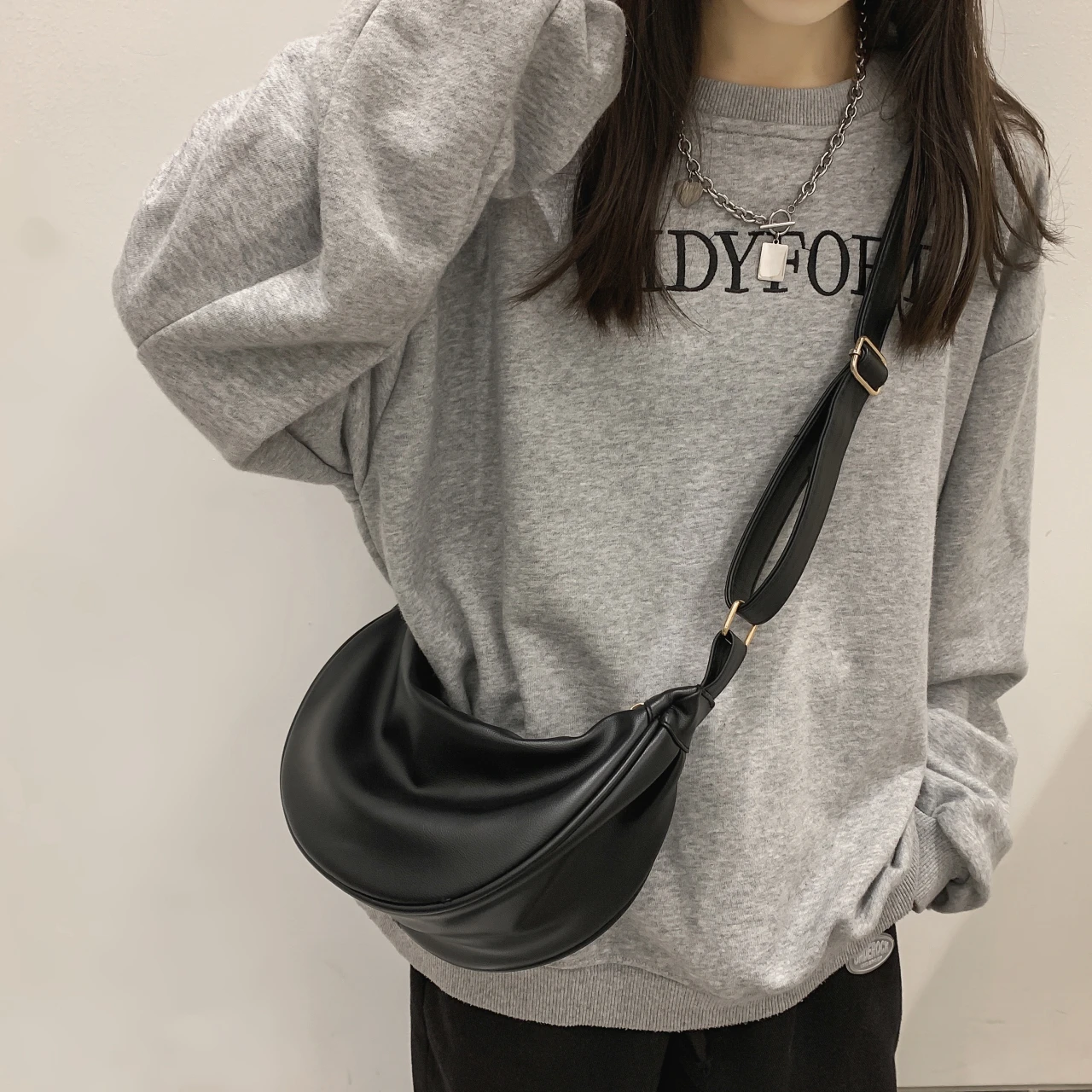 

New Popular Solid Color Women's Crossbody Bag PU Casual Versatile Small Pack Street Fashion Shoulder Messenger Dumpling Bag Male