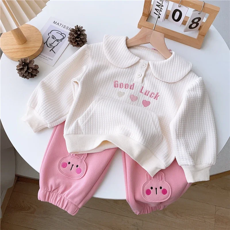 

Baby Girls' Autumn Sweatshirt Suit 2024 New Heart Embroidered Doll Neck Pullover Top + Pink Pants Children's Two Piece Set