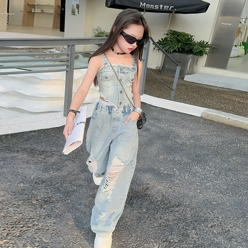 Sleeveless Denim Outfit 4
