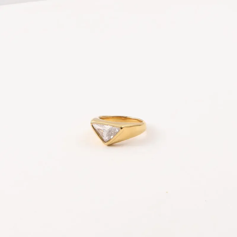 New Vintage High End PVD No Fade Fashion Luxury Simple Triangle Zircon Stainless Steel Finger Ring Trendy for Women 2
