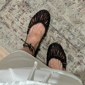 2025 Summer Low Heels Roma Sandals Fashion Outdoor Woven Hollow Women Sandals Casual Lace-up Round Head Sandals 1