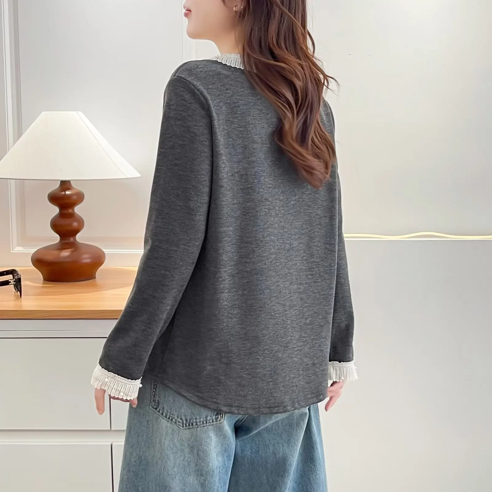 XXXXL Fashion Plus Size Women's T-Shirt 2025 autumn/winter Stylish Beaded Collar Fleece Long Sleeved Base Top 2581