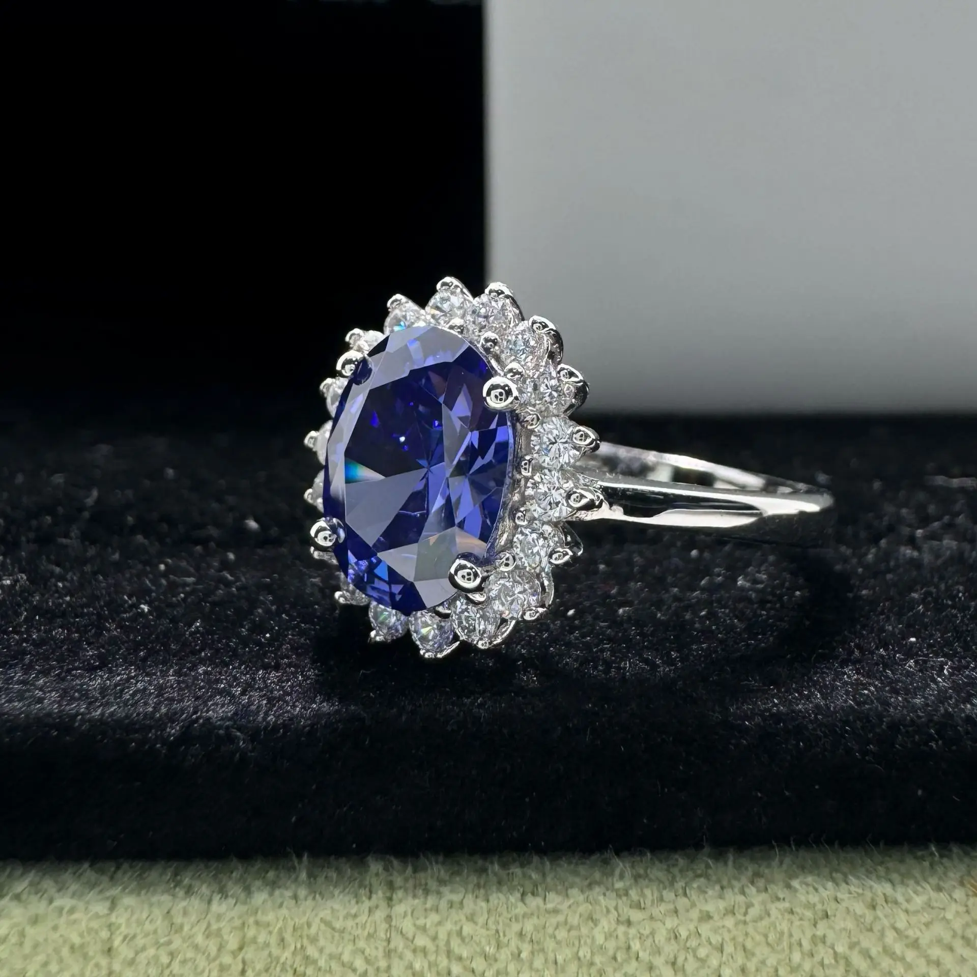 Womens PT950 platinum ring sapphire 2 carat diamond ring European and American simple temperament AU750 platinum