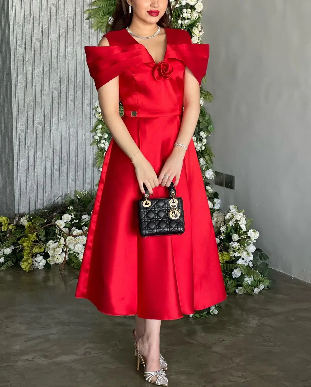 

Vintage Red Satin Prom Dresses V Neck Off The Shoulder Vestidos De Fiesta Pleated Flowers Ankle Length Evening Dresses