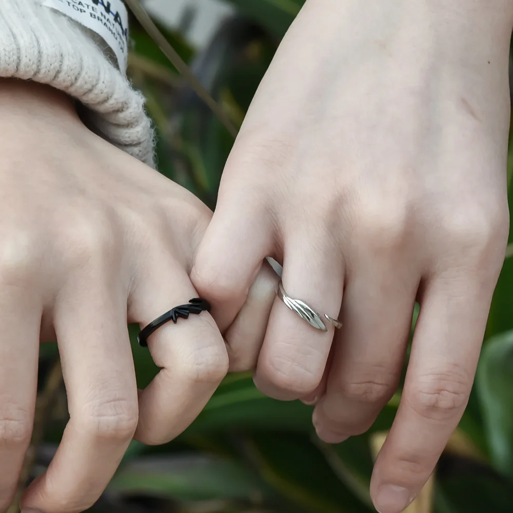 Bagues de couple style anime, ajustables, en métal. Design inspiré des animes.