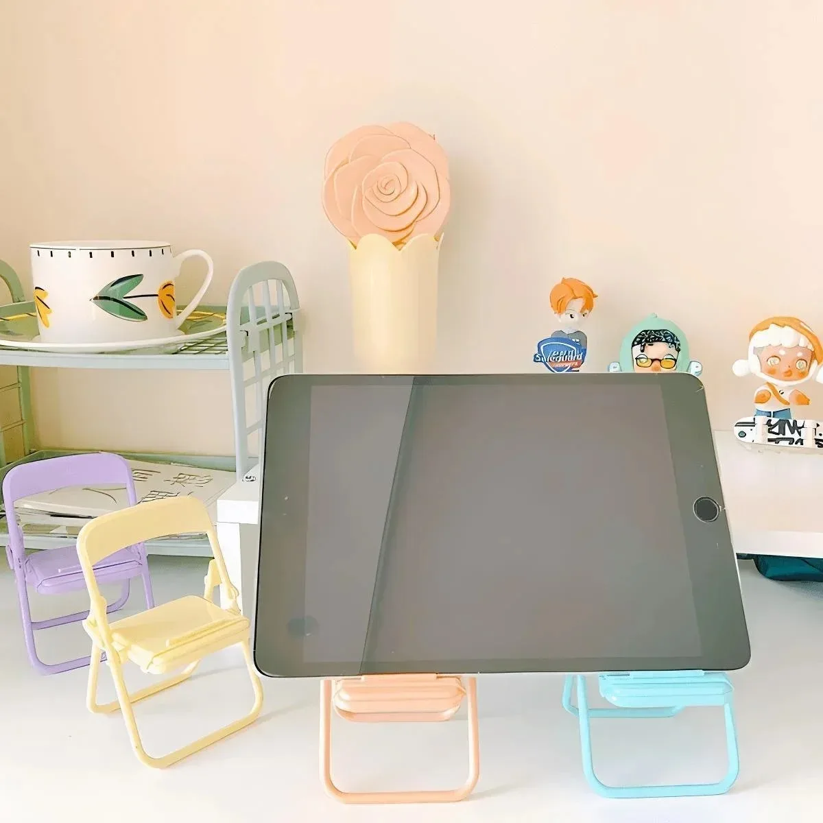 Soporte para el móvil con forma de silla plegable