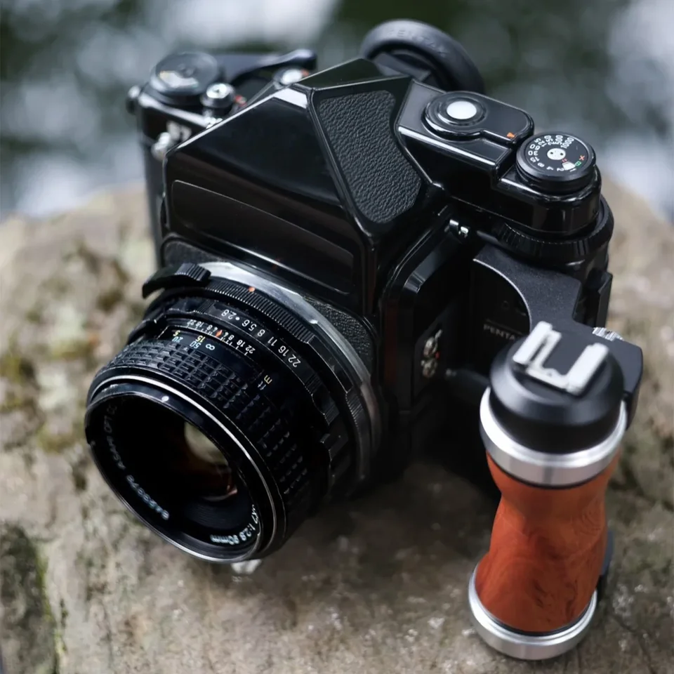 PENTAX 67 一眼レフカメラ（ハンドグリップ付き） S76b799eb70b2484e8eef70c88f948