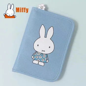 Porta Passaporto da Viaggio Kawaii Miffy, Portafoglio con Personaggio Carino, Leggero e Compatto, Blu Floreale, Chiusura a Cerniera, Regalo per Ragazze