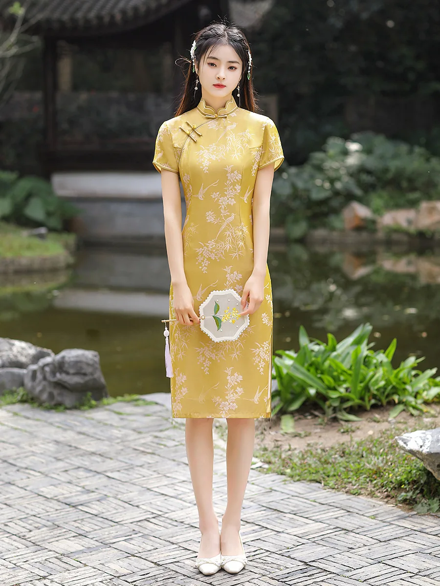 

FZSLCYIYI Traditional Mandarin Collar Short Sleeve Handmade Buttons Satin Knee-Length Qipao Ladies Wedding Cheongsam