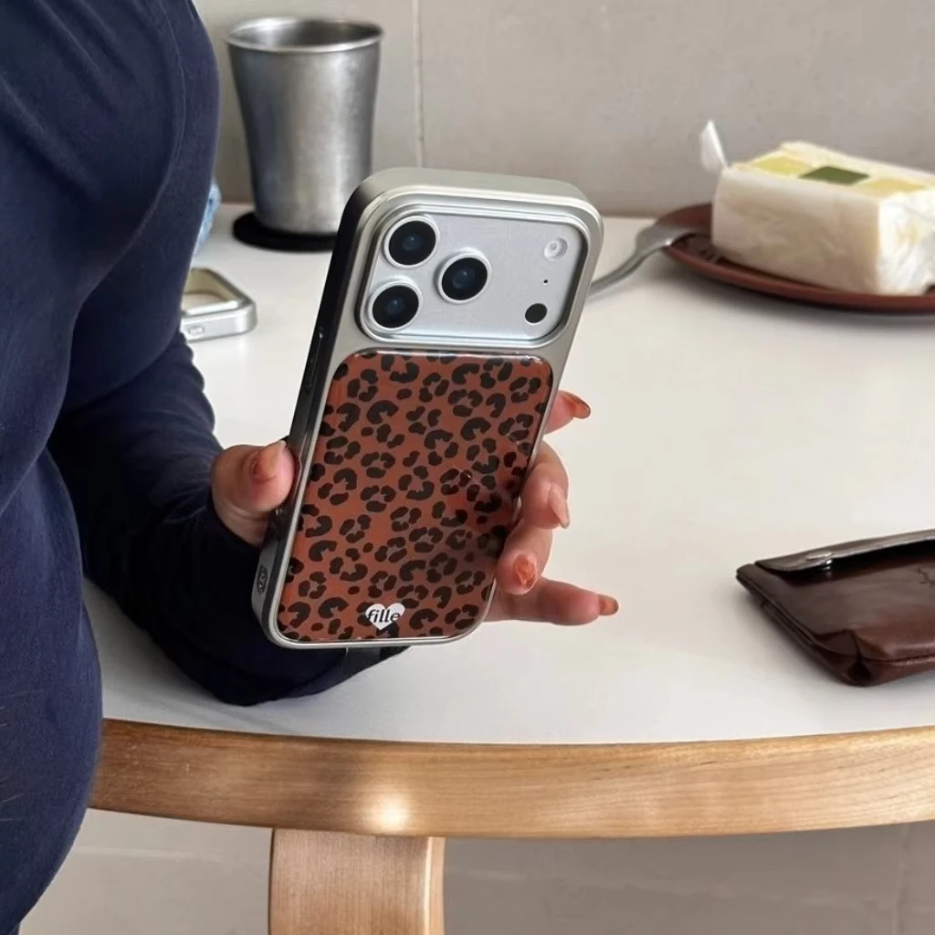 Chic Brown Leopard Print Electroplated Resin Phone Case