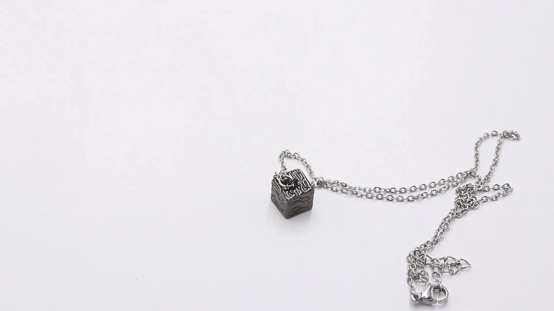 ゲームニーアオートマトンネックレスヨルハ 2B ブラックボックス