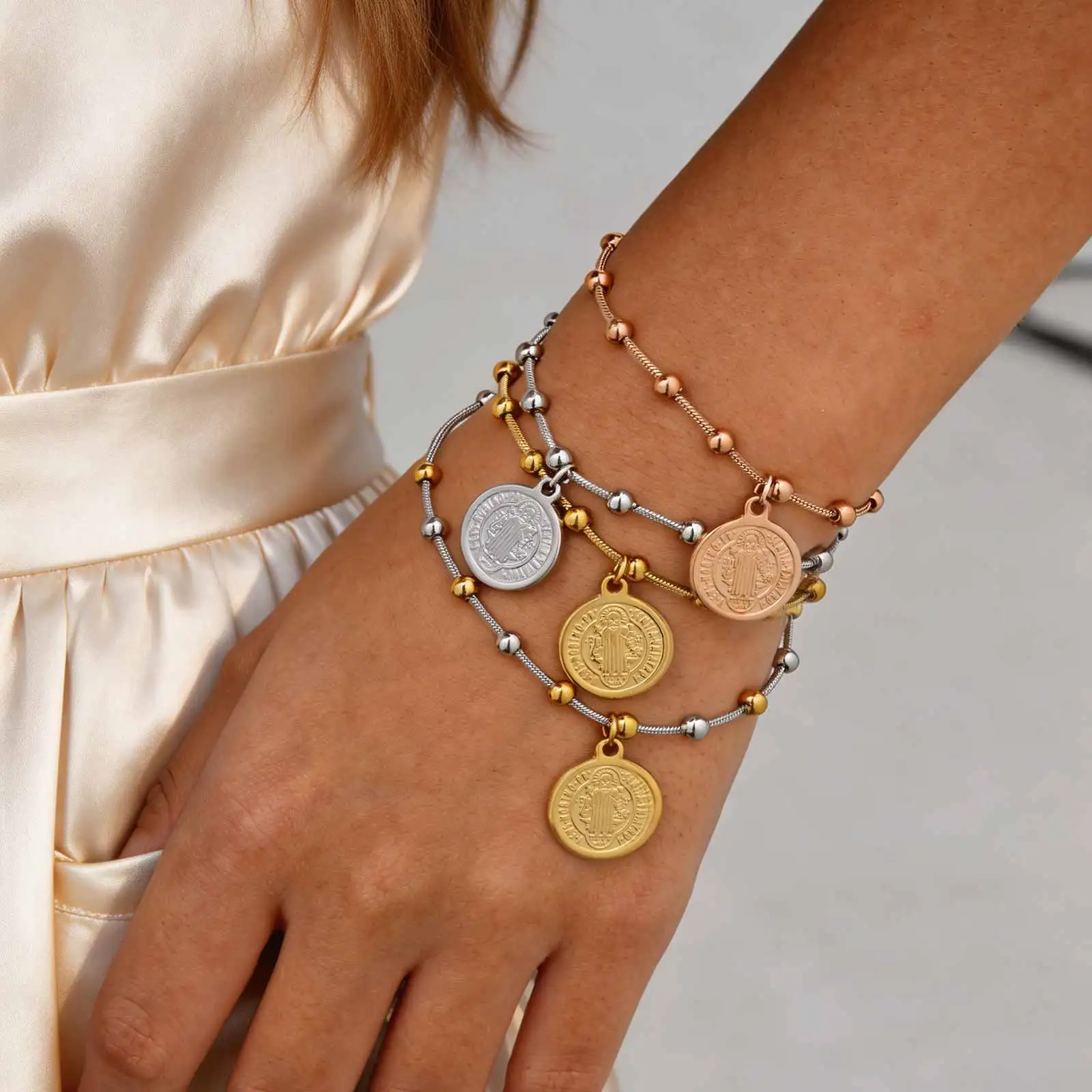 Religiöses Armband mit Heiligen Benedikt und Jungfrau Maria für Frauen, Heiliger Rosenkranz Kreuz Jesus Anhänger Armband, Edelstahl Schmuck – Detail 3