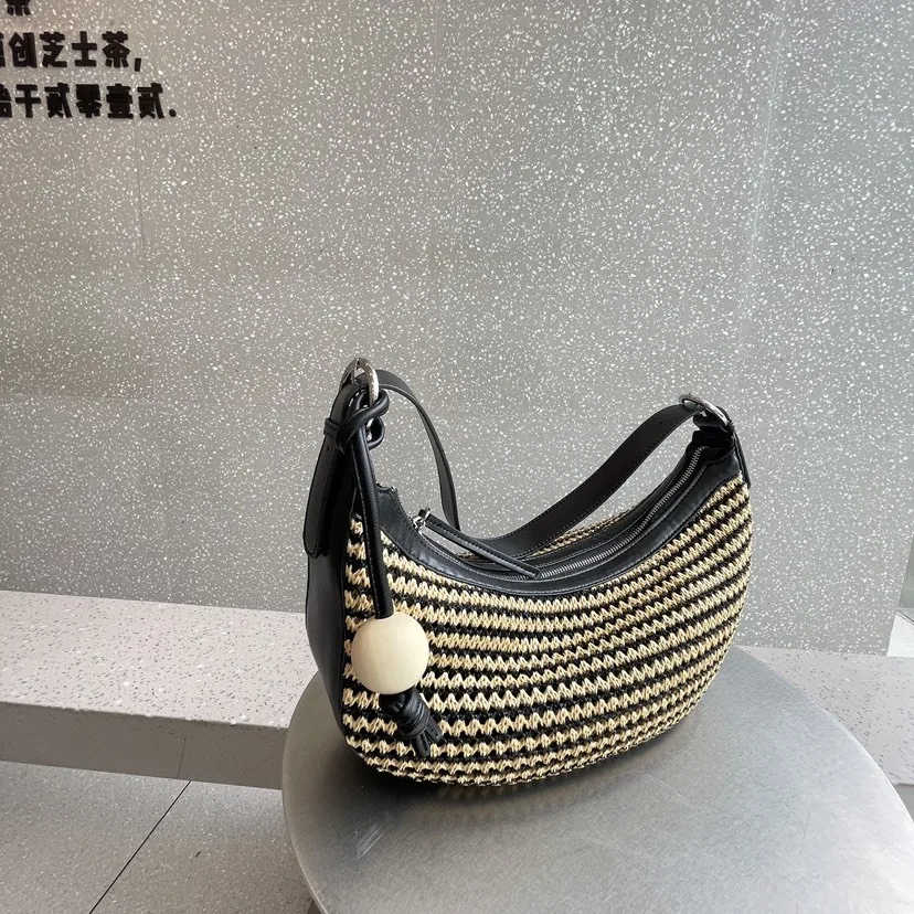 2025 Summer New Half Moon Straw Woven Shoulder Bags Large Capacity Simple Casual Versatile Crossbody Bags for Women Fashionable