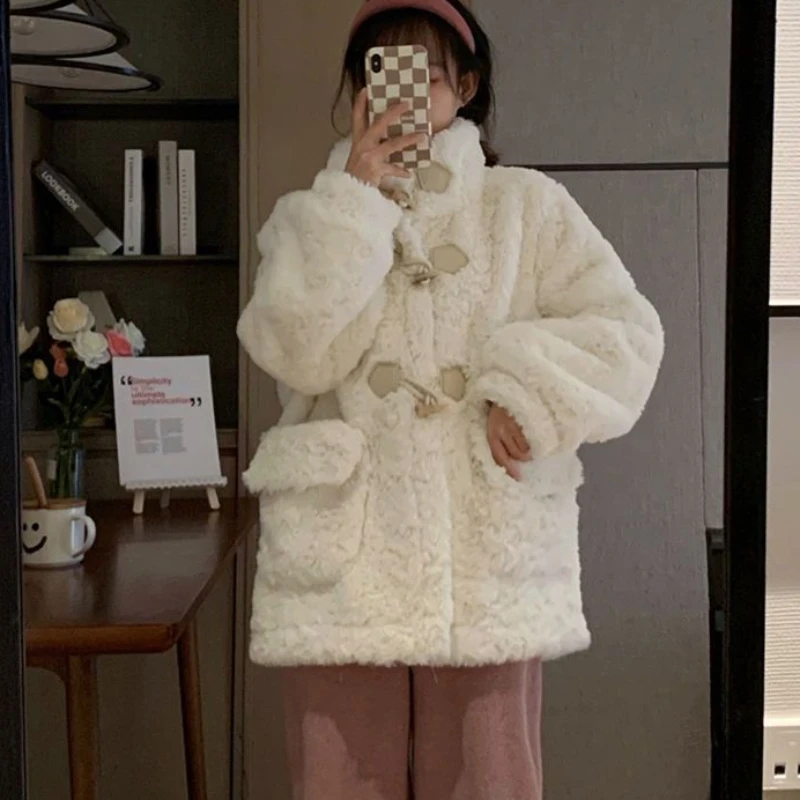 2023 Winter New Women Faux Fur Coat Loose Short Lamb Wool Outwear Thicken Warm Outcoat Fashion Casual Horn Toggle Button Top
