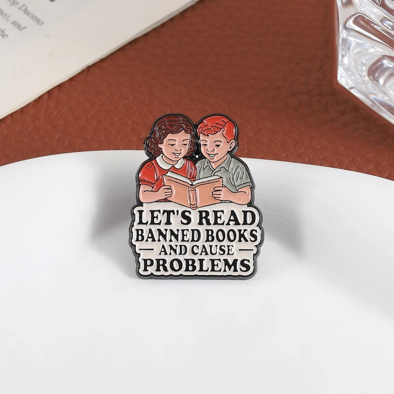 Buchliebhaber-Kollektion Emaille-Pins Magische Fantasy-Bücher Romantischer Leser Lass uns Bücher Lesen Verbotene Bücher Broschen Anstecknadeln Schmuck Geschenke – Detail 2