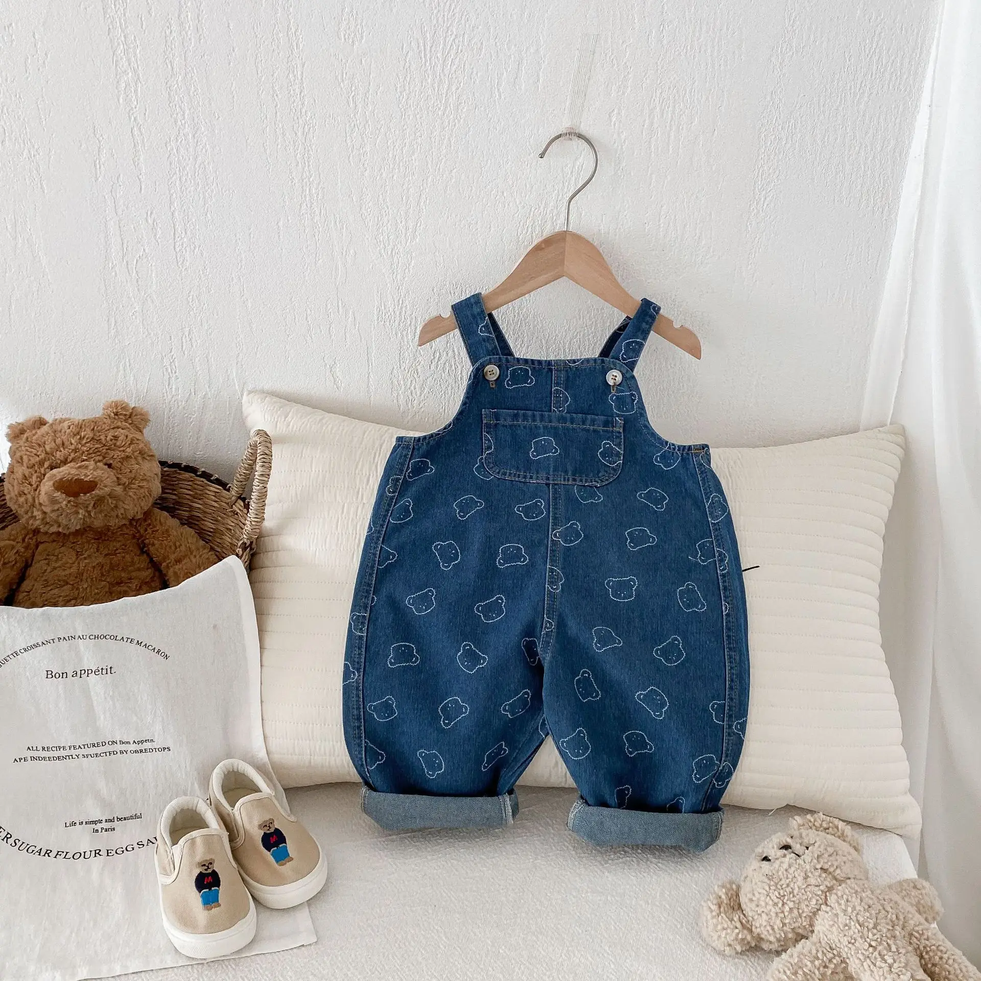 2025 Spring New Children Loose Denim Overalls Cotton Baby Girls Cartoon Bear Print Casual Pants Boys Strap Trousers Kids Jeans