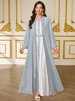 Ensemble de robe de luxe gris-bleu de style français avec broderies en dentelle, Abaya ouverte sur le devant de style moyen-oriental pour mariage / fête / usage quotidien 1