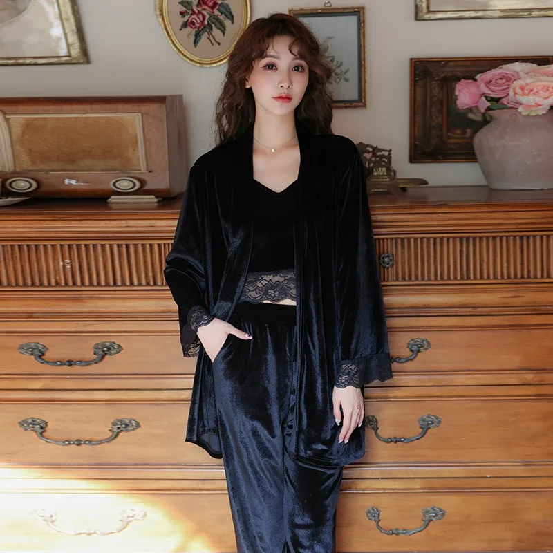 Рисунок 3 - Женские осенне-зимние толстые пижамы