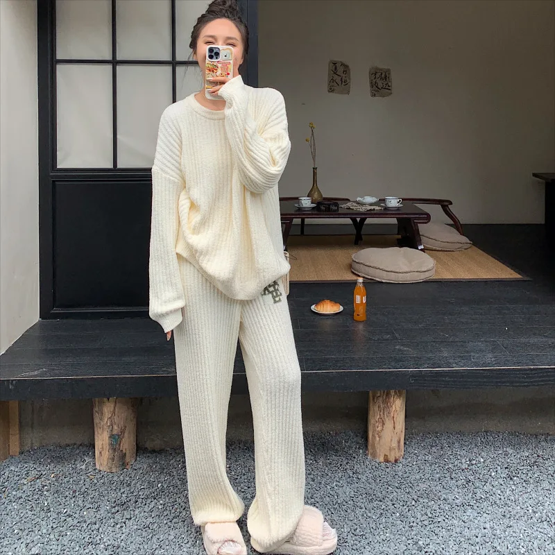 Soft and fluffy half edge velvet pajamas for women wholesale thickened and warm winter pajamas for women's home wear that can be