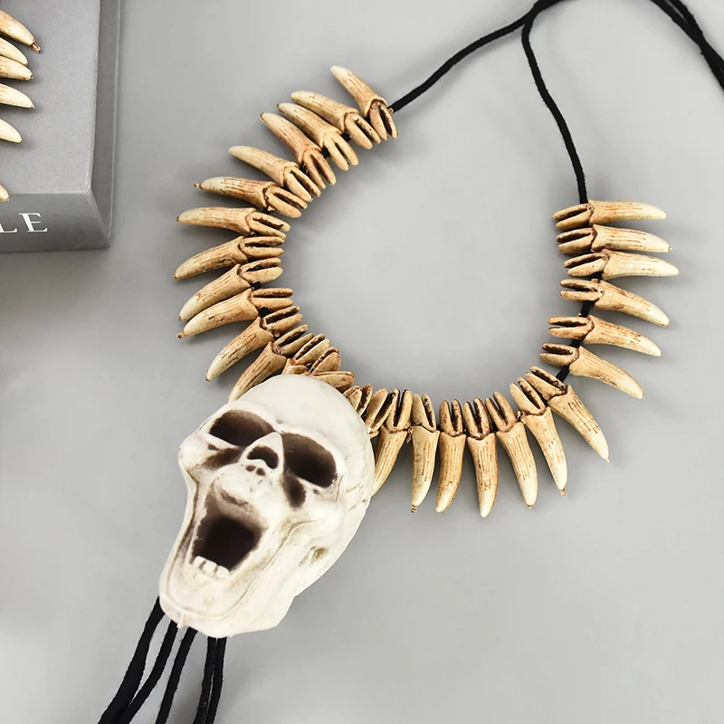 

1pc Halloween Resin Skeleton Necklace Horror Skull Pendant for Halloween Party Home Decor Kids Cosplay Dress Up Costume Props